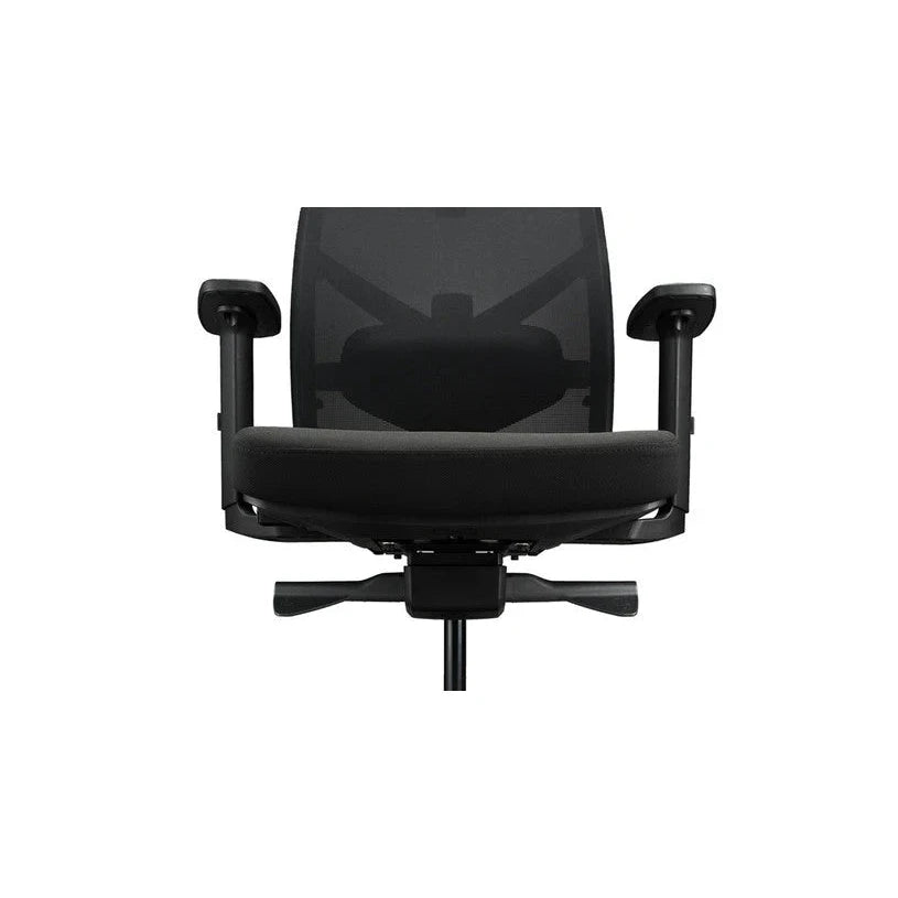 Merryfair Tune front close-up of the black padded seat, armrests and two under-seat paddles