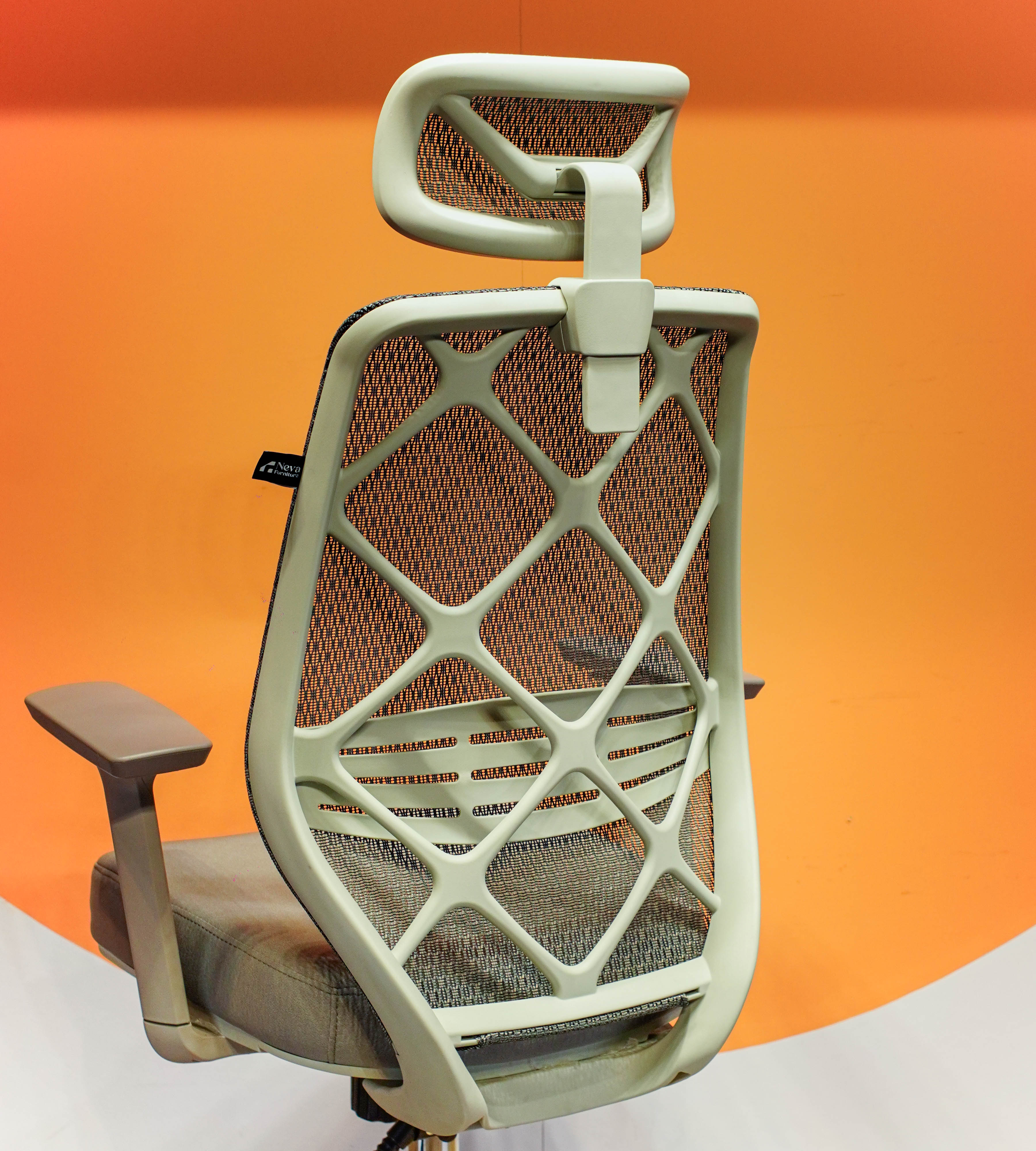 Neva Vertex Chair
