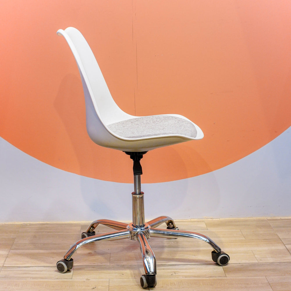 Neva Tulip Revolving Task Chair – product image 4